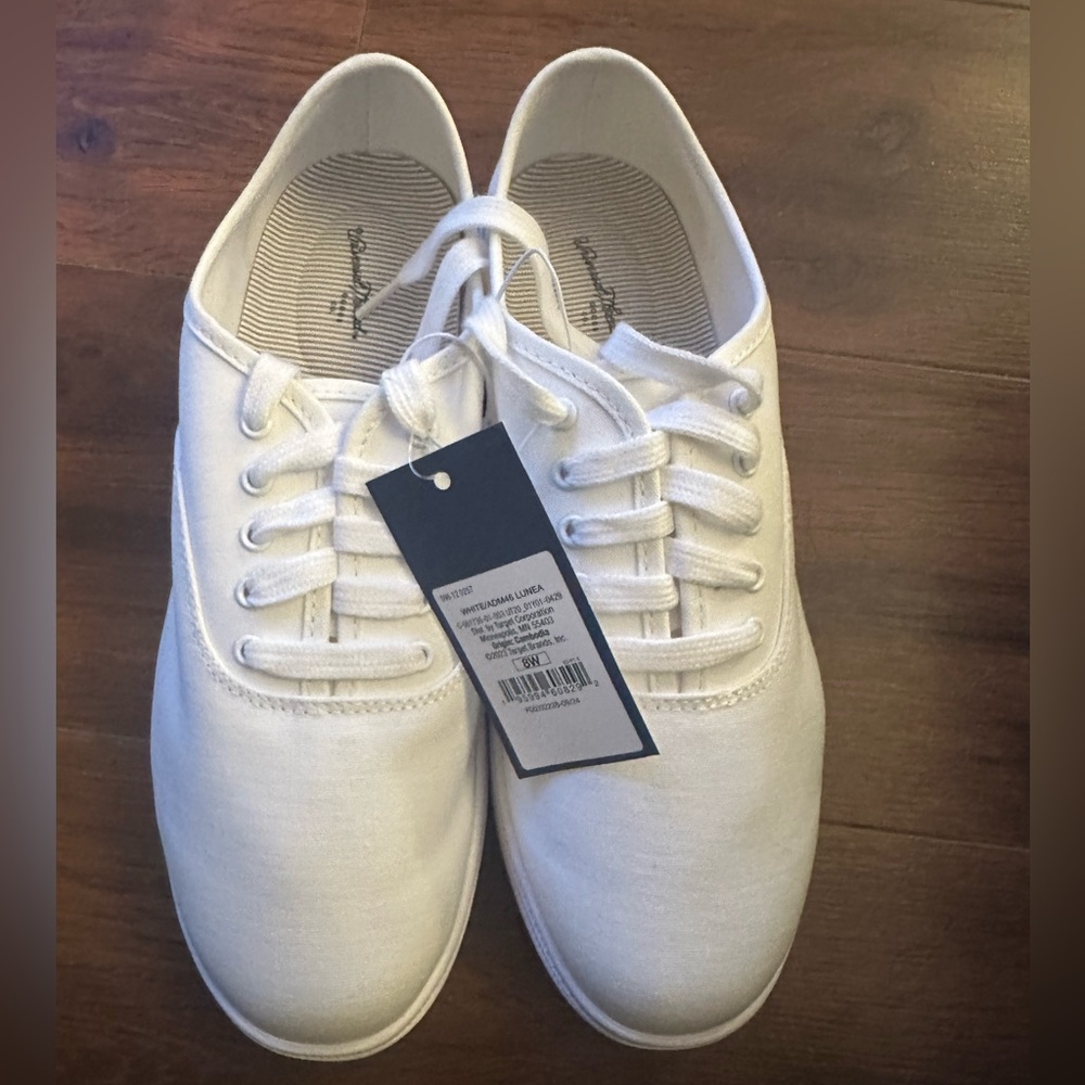 Target White Canvas Sneakers NWT 8 Wide